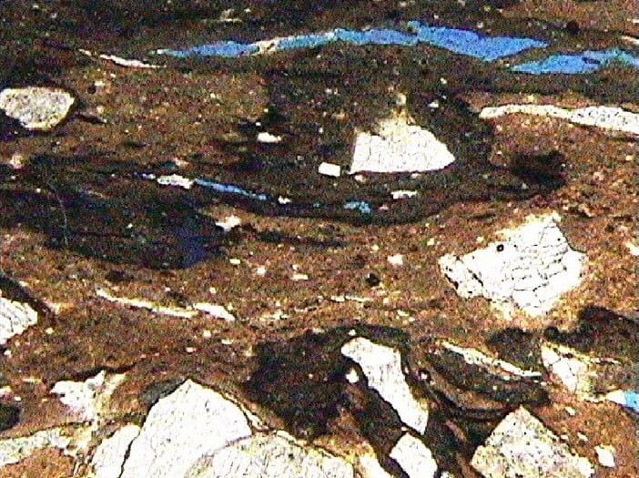 Neolithische Stichbandkeramik aus offenem Feldbrand